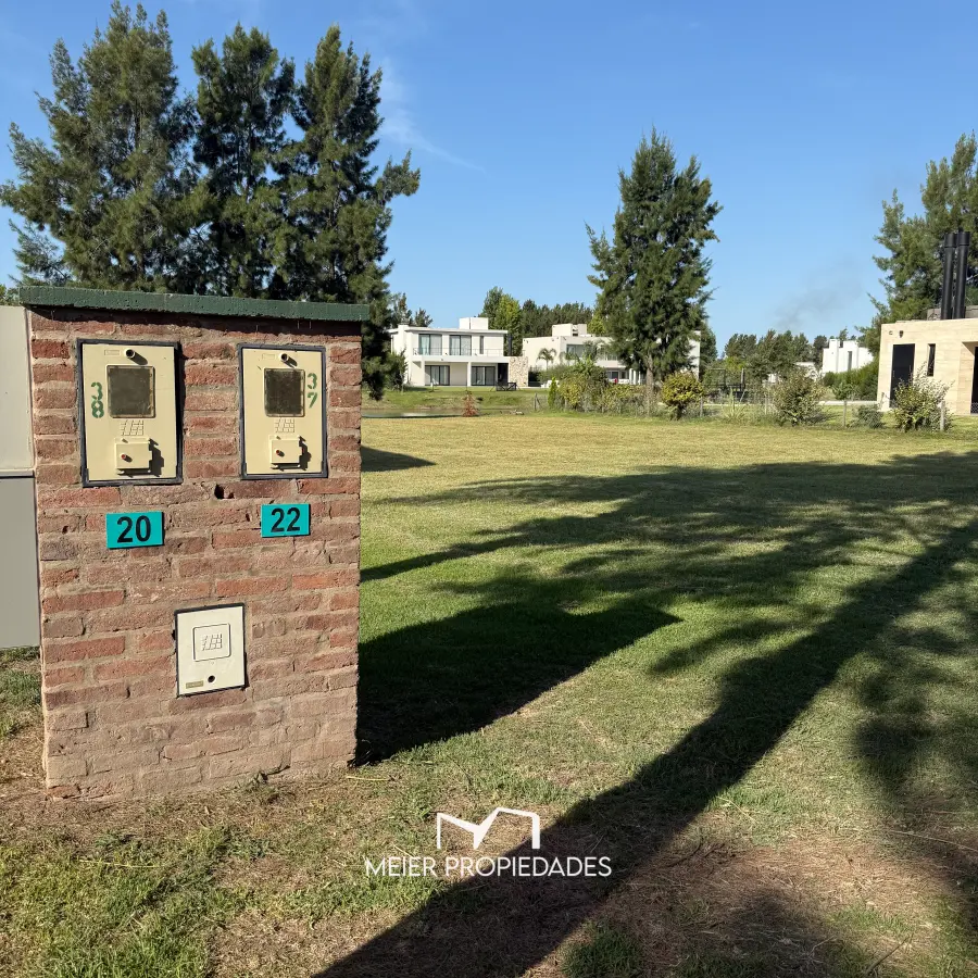 Lote en Barrio "El Principado"  849 M2 - AL LAGO - LOTE: 22 - Imagen 2