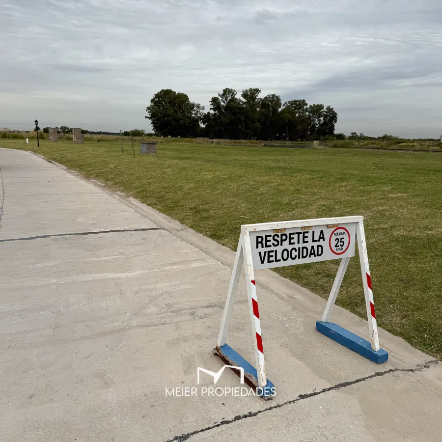 Lote en Barrio "El Principado" 711 M2 - AL LAGO - LOTE:10 FRAC: 25 - Imagen 2