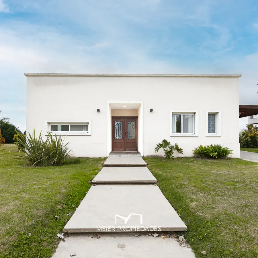 Casa de Categoría en Venta sobre el Lago en  "Lagos de San Eliseo" | 4 Dormitorios | Pileta | Lote de 800 m² - Imagen 1