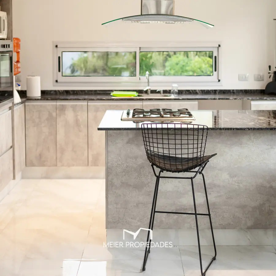 Casa de Categoría en Venta sobre el Lago en  "Lagos de San Eliseo" | 4 Dormitorios | Pileta | Lote de 800 m² - Imagen 3