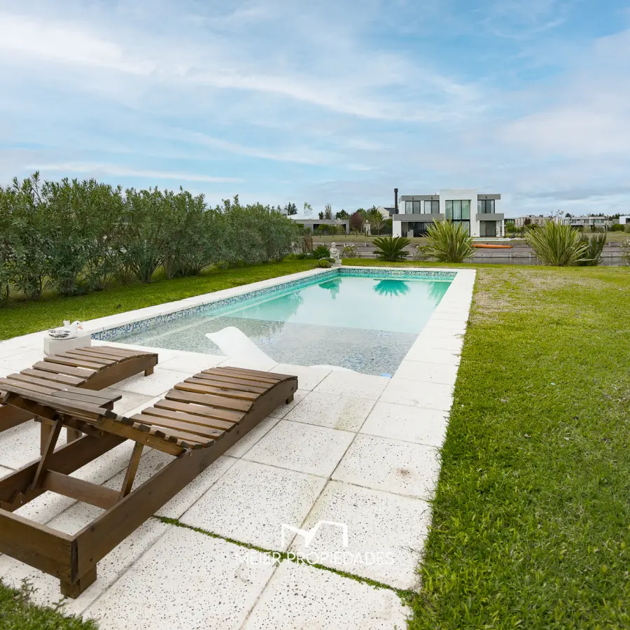 Exclusiva Residencia con Fondo a la Laguna y Muelle en Lagos de San Eliseo Lote: 193 - Imagen 3