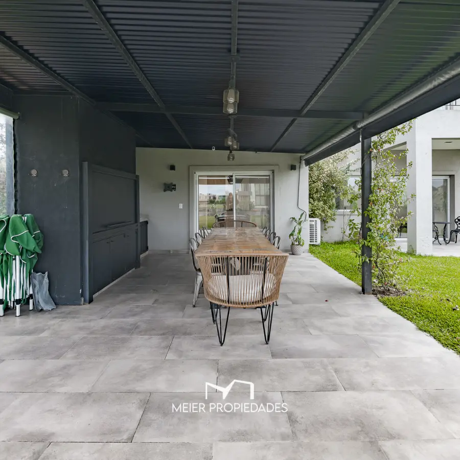 Exclusiva Residencia con Fondo a la Laguna y Muelle en Lagos de San Eliseo Lote: 193 - Imagen 2