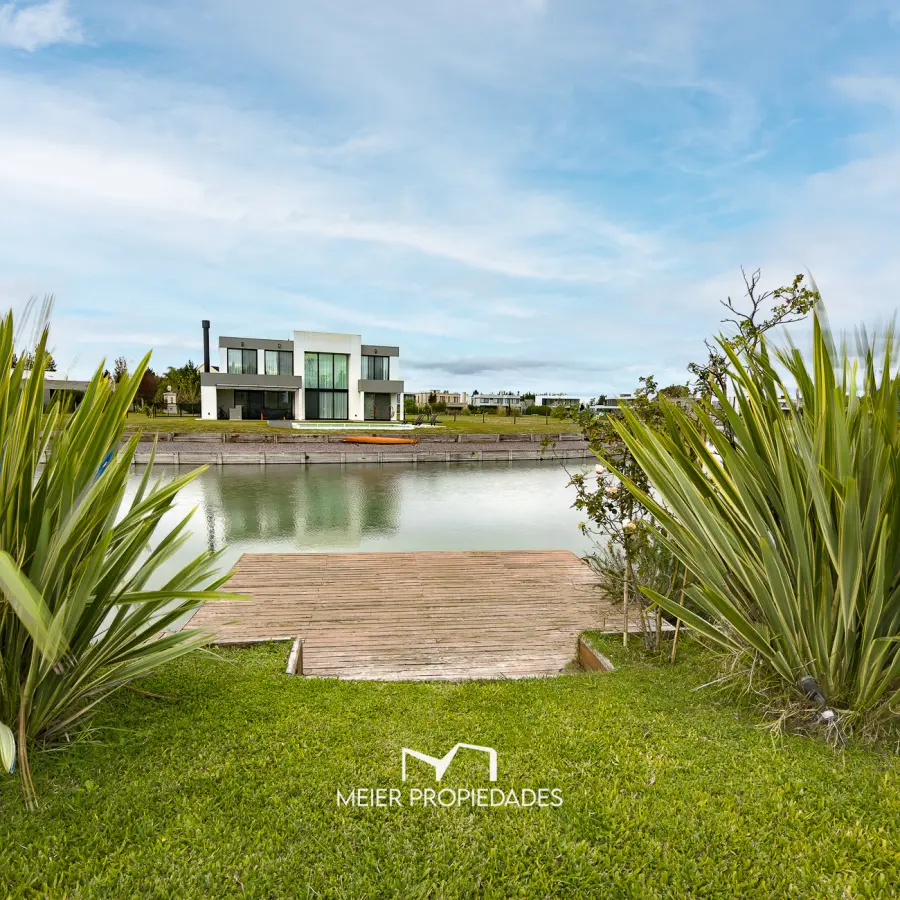 Exclusiva Residencia con Fondo a la Laguna y Muelle en Lagos de San Eliseo Lote: 193 - Imagen 4