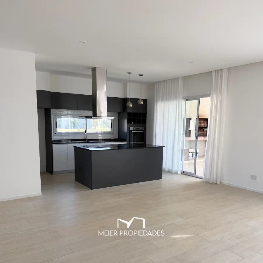 Casa con Vista Al Lago en Lagos de San Eliseo - 190 m² - Pileta - Totalmente Equipada - Imagen 12