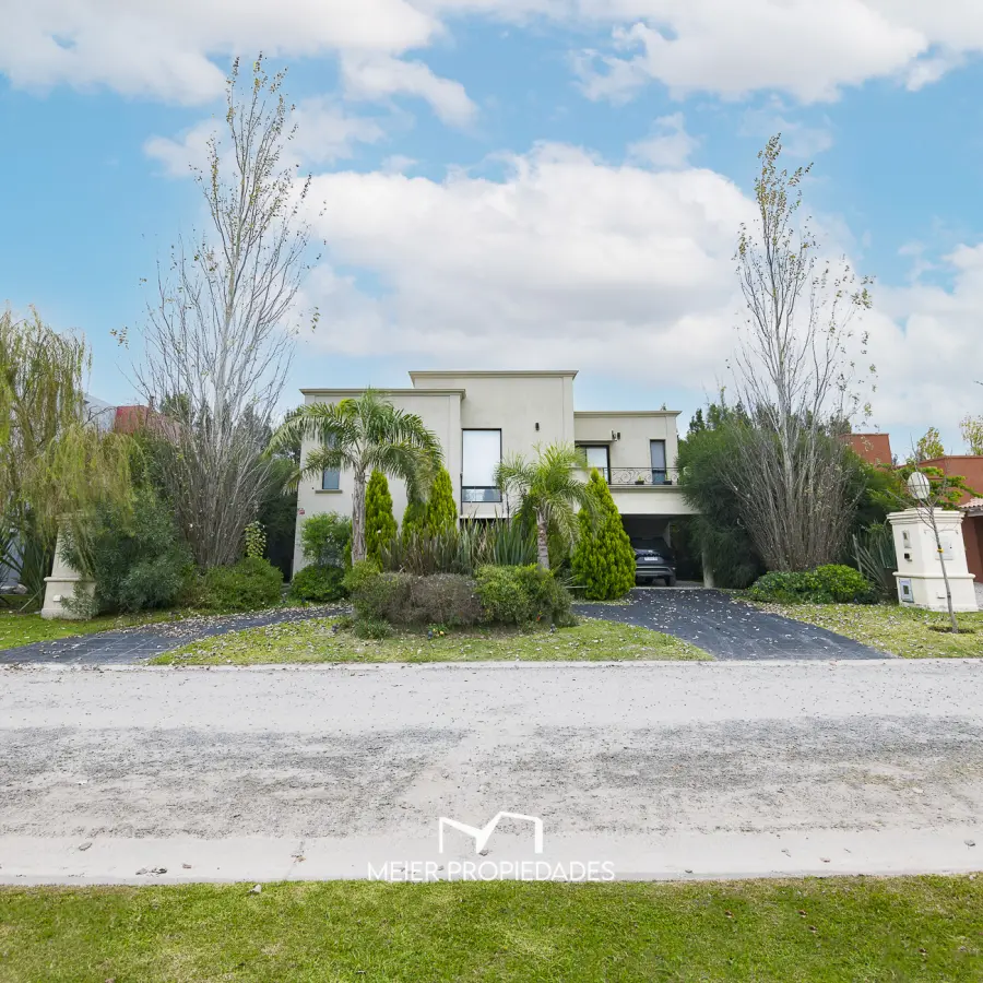Exclusiva Residencia de Categoría en "Lagos de San Eliseo" - 400m2 - Lote: 4 - Imagen 1