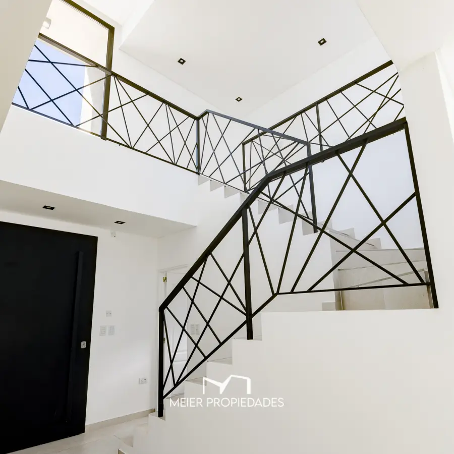 Exclusiva Residencia de Diseño en "El Rebenque Country Club" | Doble Altura - Galería con Parrilla - Imagen 7
