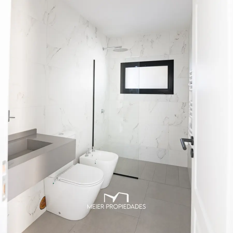 Exclusiva Residencia de Diseño en "El Rebenque Country Club" | Doble Altura - Galería con Parrilla - Imagen 10