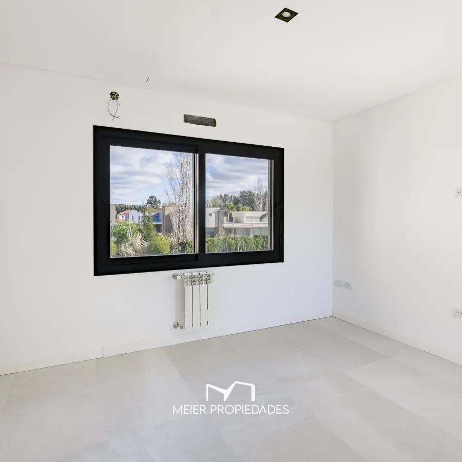 Exclusiva Residencia de Diseño en "El Rebenque Country Club" | Doble Altura - Galería con Parrilla - Imagen 14