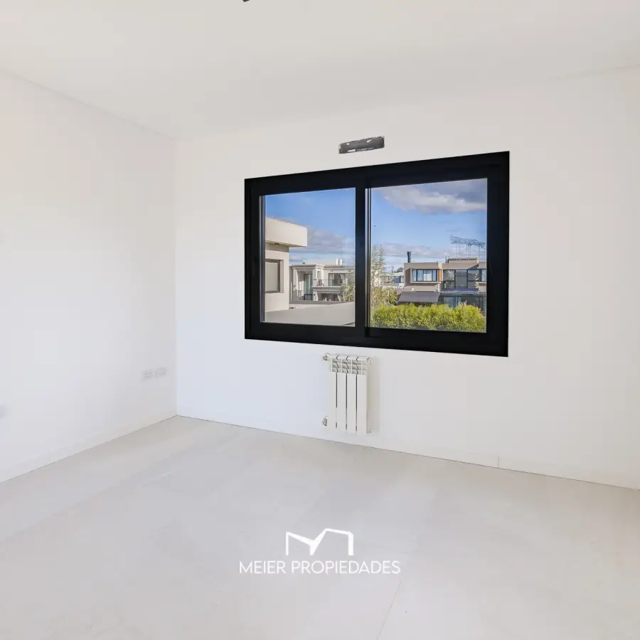 Exclusiva Residencia de Diseño en "El Rebenque Country Club" | Doble Altura - Galería con Parrilla - Imagen 15
