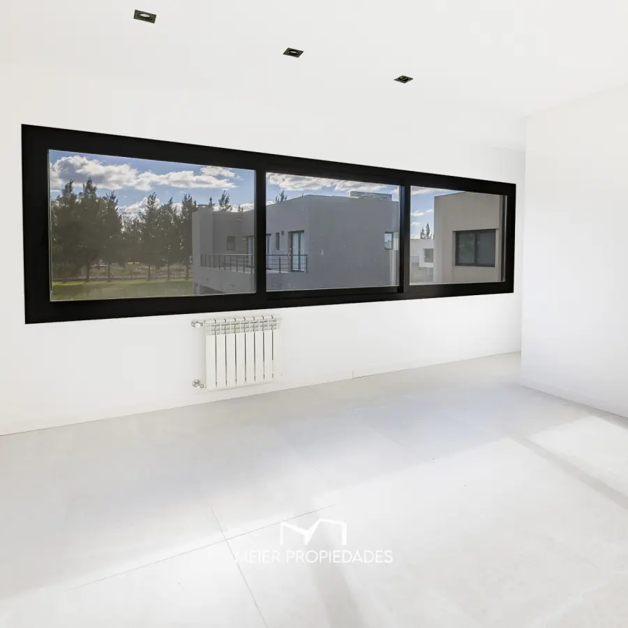 Exclusiva Residencia de Diseño en "El Rebenque Country Club" | Doble Altura - Galería con Parrilla - Imagen 17