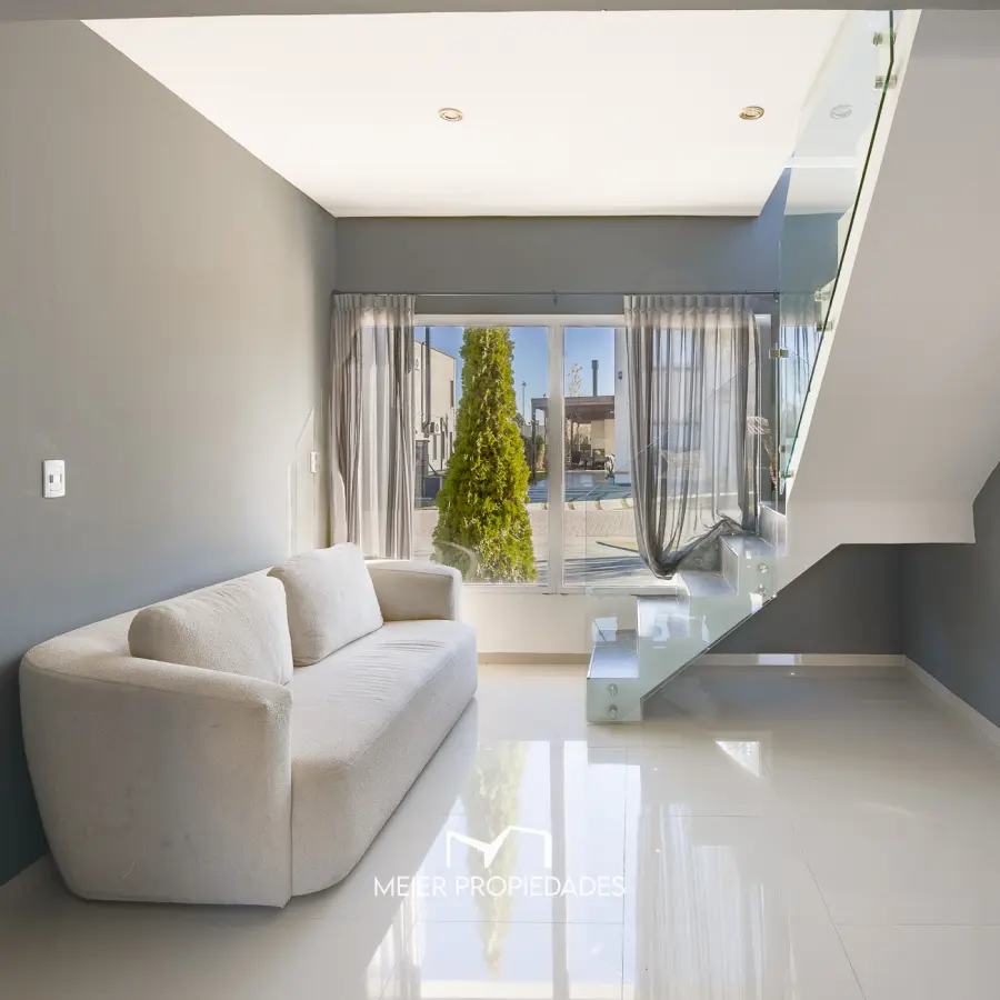 Exclusiva Residencia de Categoría con Master Suite de Lujo y Pileta en "Lagos de Canning" - Imagen 4