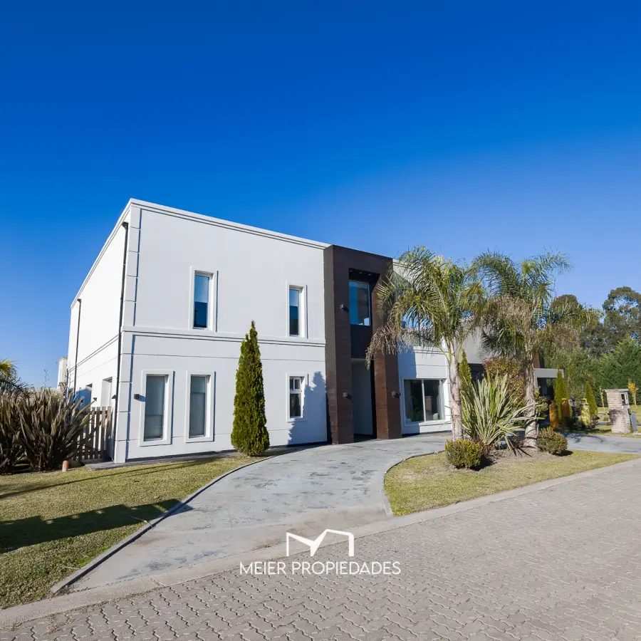 Exclusiva Residencia de Categoría con Master Suite de Lujo y Pileta en "Lagos de Canning" - Imagen 6