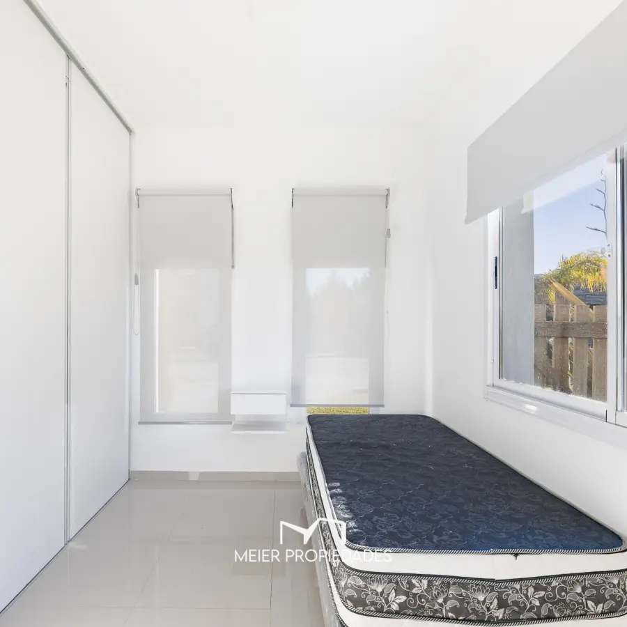 Exclusiva Residencia de Categoría con Master Suite de Lujo y Pileta en "Lagos de Canning" - Imagen 9
