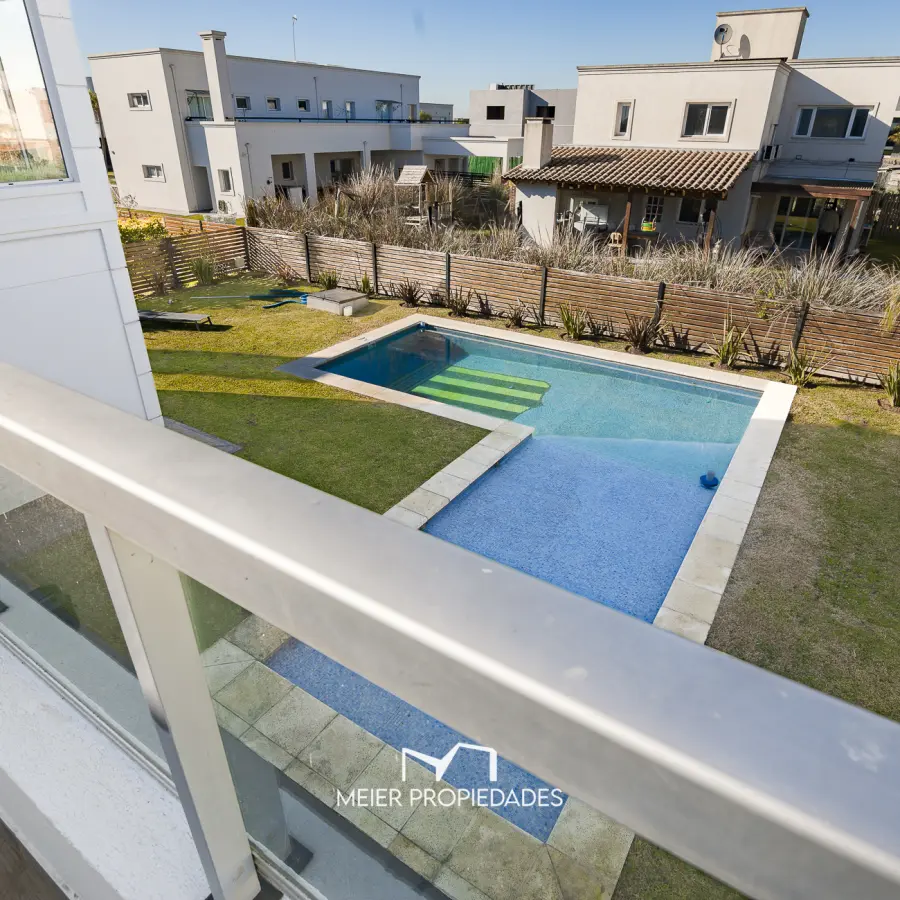 Exclusiva Residencia de Categoría con Master Suite de Lujo y Pileta en "Lagos de Canning" - Imagen 17