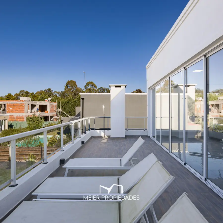 Exclusiva Residencia de Categoría con Master Suite de Lujo y Pileta en "Lagos de Canning" - Imagen 18
