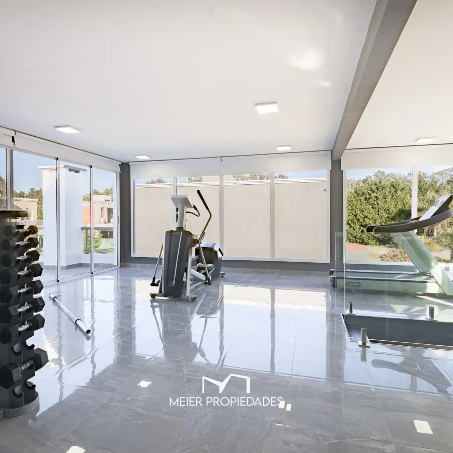 Exclusiva Residencia de Categoría con Master Suite de Lujo y Pileta en "Lagos de Canning" - Imagen 23