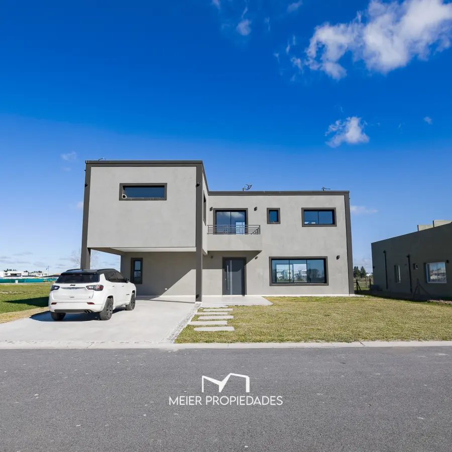 Moderna Residencia a Estrenar con Piscina y Master Suite en "El Rebenque" Canning - Imagen 1
