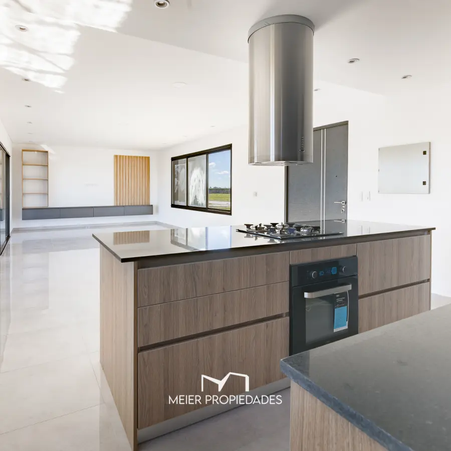 Moderna Residencia a Estrenar con Piscina y Master Suite en "El Rebenque" Canning - Imagen 9