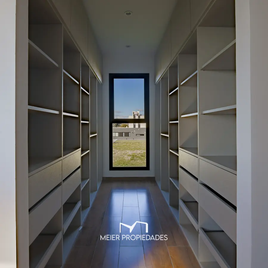 Moderna Residencia a Estrenar con Piscina y Master Suite en "El Rebenque" Canning - Imagen 13