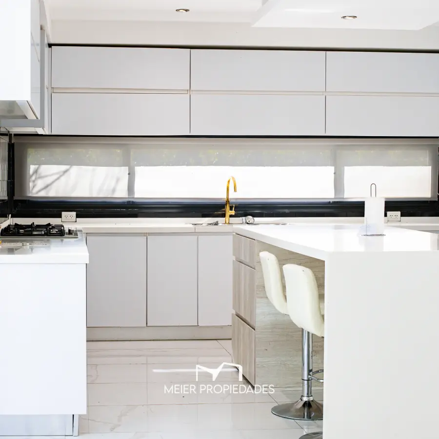 Gran Residencia de 7 ambientes 330 m² con Pileta y Galería en Lagos de San Eliseo - Imagen 4