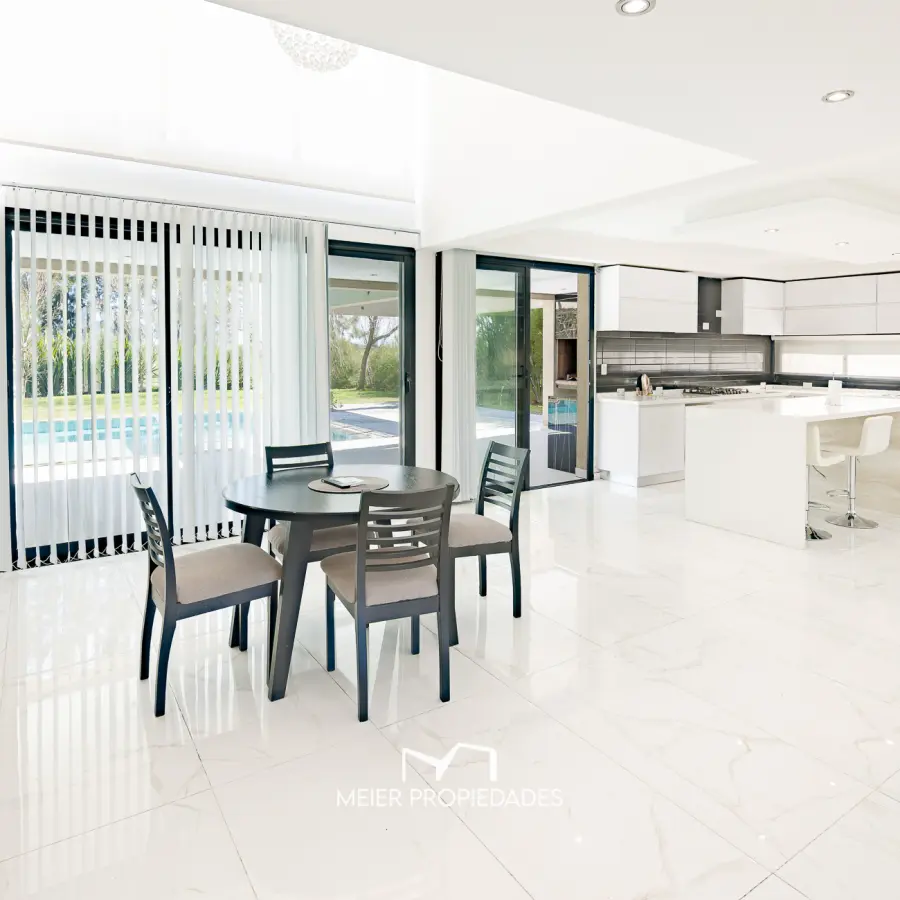 Gran Residencia de 7 ambientes 330 m² con Pileta y Galería en Lagos de San Eliseo - Imagen 9
