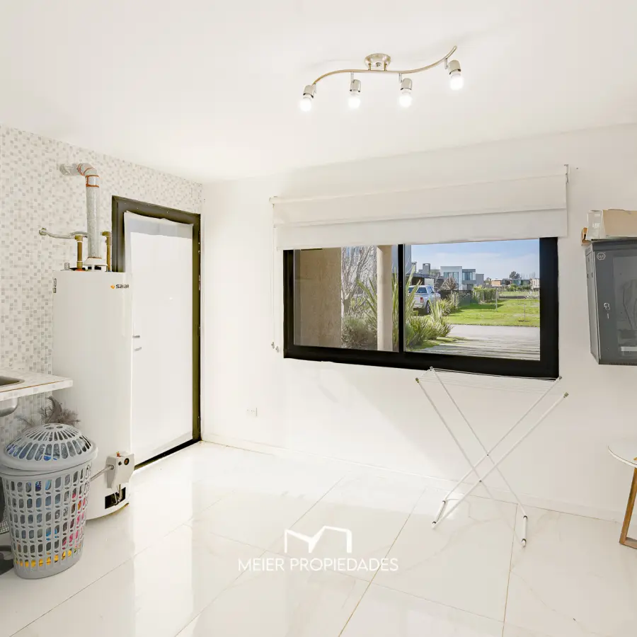 Gran Residencia de 7 ambientes 330 m² con Pileta y Galería en Lagos de San Eliseo - Imagen 11