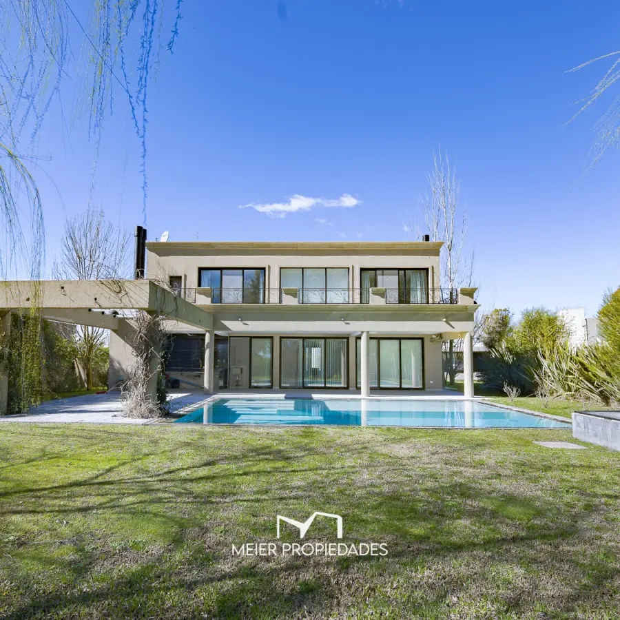 Gran Residencia de 7 ambientes 330 m² con Pileta y Galería en Lagos de San Eliseo - Imagen 13