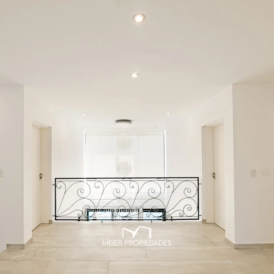 Gran Residencia de 7 ambientes 330 m² con Pileta y Galería en Lagos de San Eliseo - Imagen 15