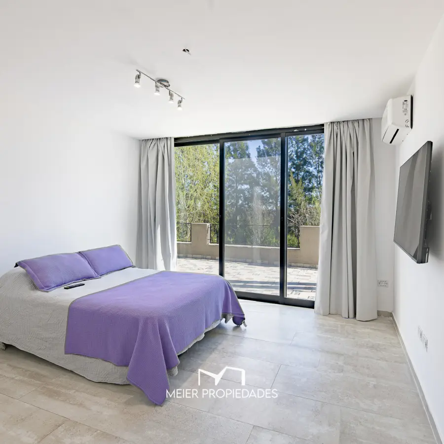 Gran Residencia de 7 ambientes 330 m² con Pileta y Galería en Lagos de San Eliseo - Imagen 16