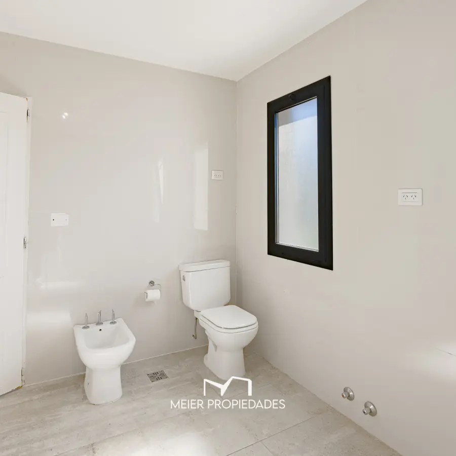 Gran Residencia de 7 ambientes 330 m² con Pileta y Galería en Lagos de San Eliseo - Imagen 19