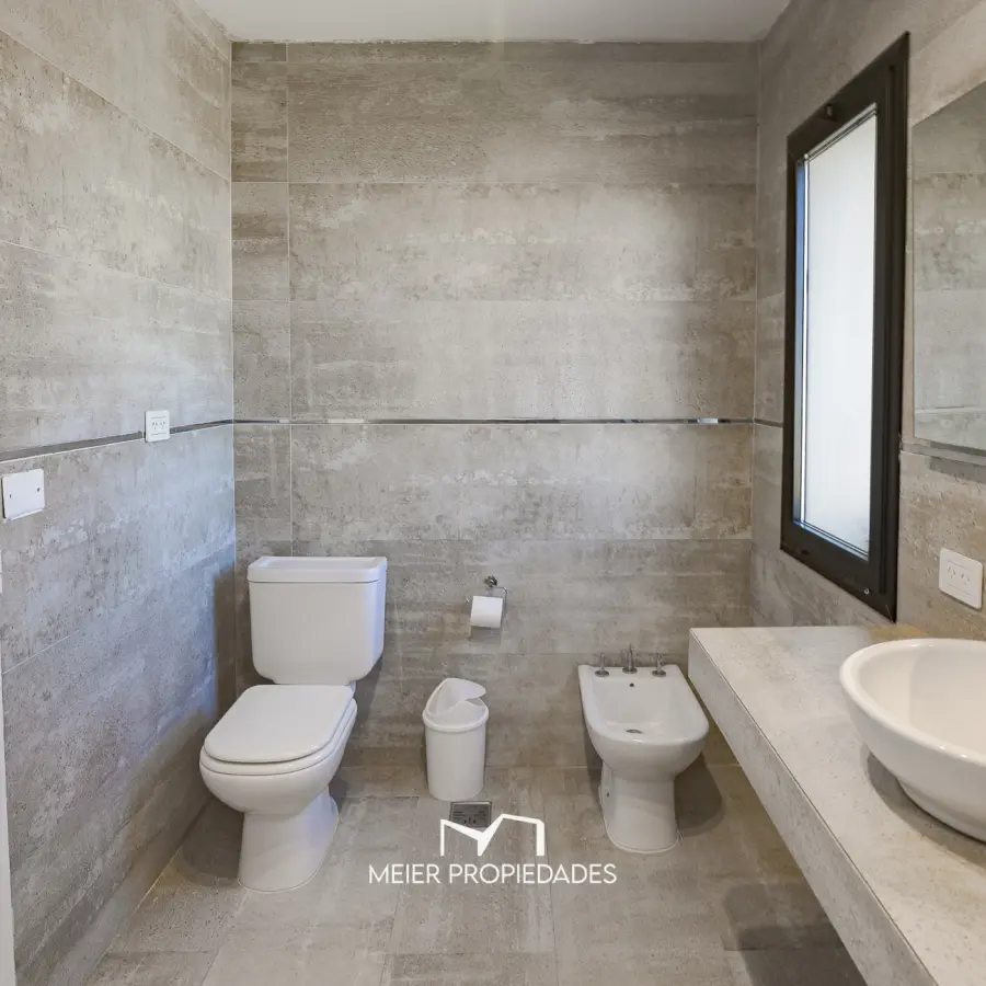 Gran Residencia de 7 ambientes 330 m² con Pileta y Galería en Lagos de San Eliseo - Imagen 21