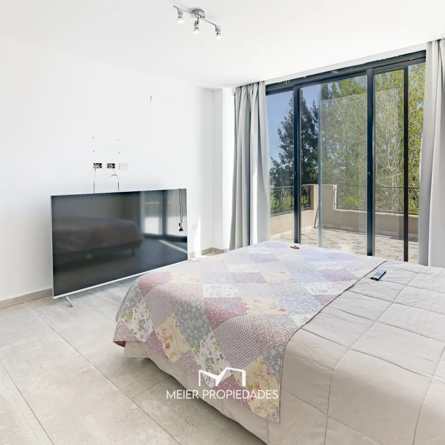 Gran Residencia de 7 ambientes 330 m² con Pileta y Galería en Lagos de San Eliseo - Imagen 23