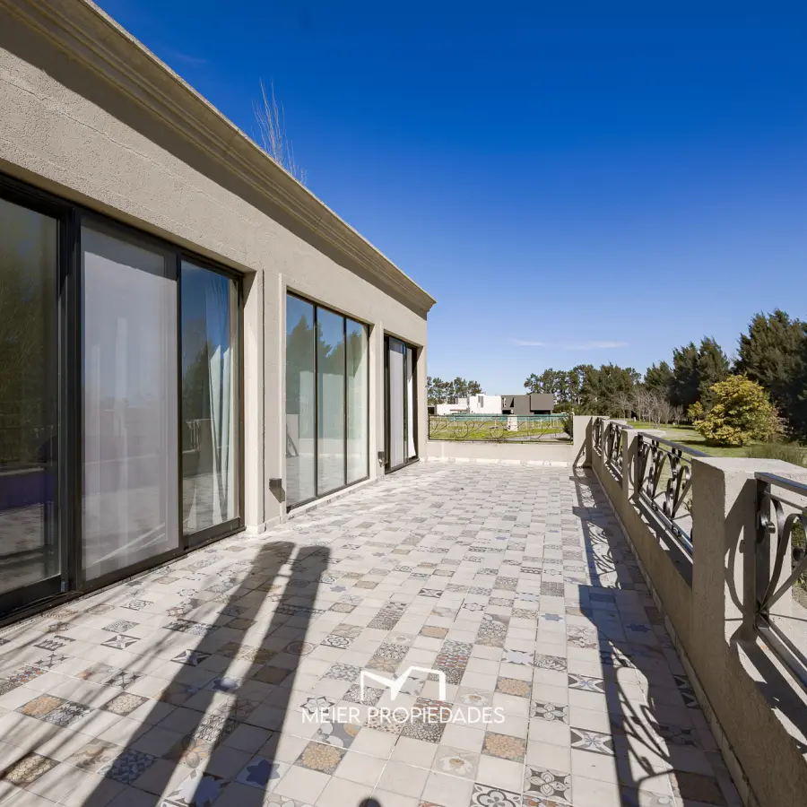 Gran Residencia de 7 ambientes 330 m² con Pileta y Galería en Lagos de San Eliseo - Imagen 24