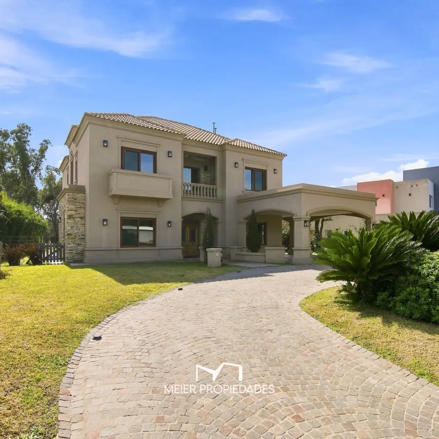 Imponente casa de 440 m² en 3 niveles, 5 Habitaciones en suite y piscina climatizada en Terralagos. - Imagen 1