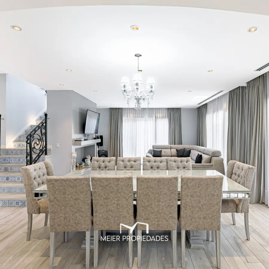 Imponente casa de 440 m² en 3 niveles, 5 Habitaciones en suite y piscina climatizada en Terralagos. - Imagen 6