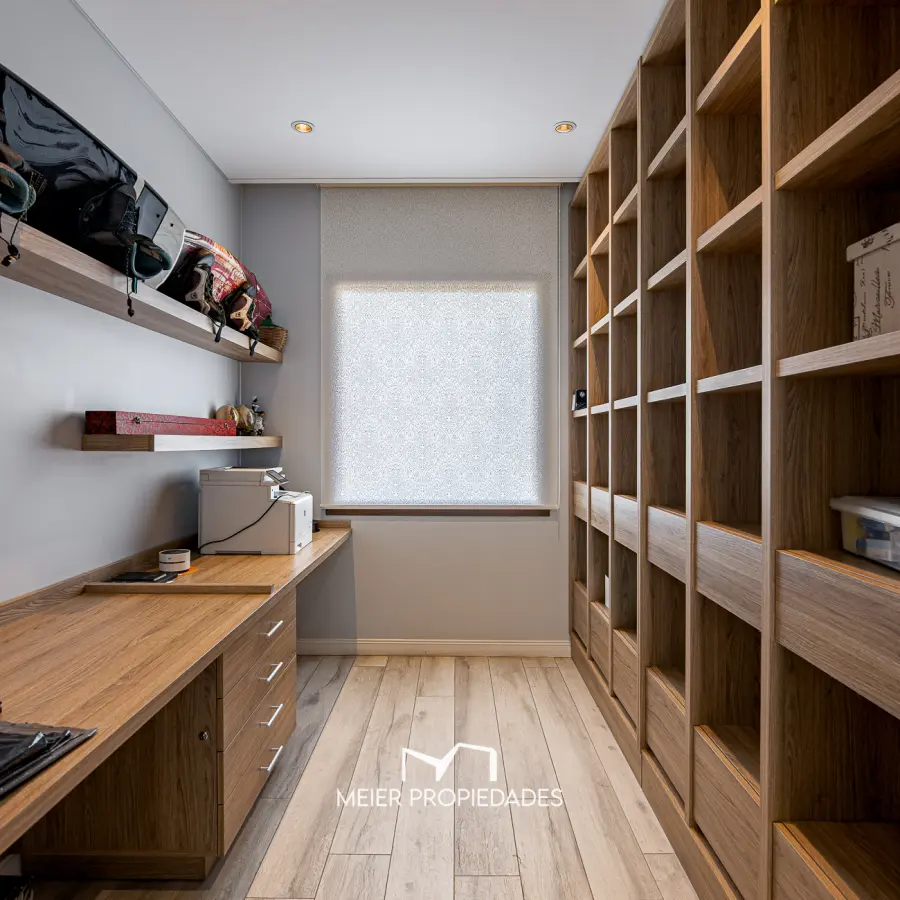 Imponente casa de 440 m² en 3 niveles, 5 Habitaciones en suite y piscina climatizada en Terralagos. - Imagen 16