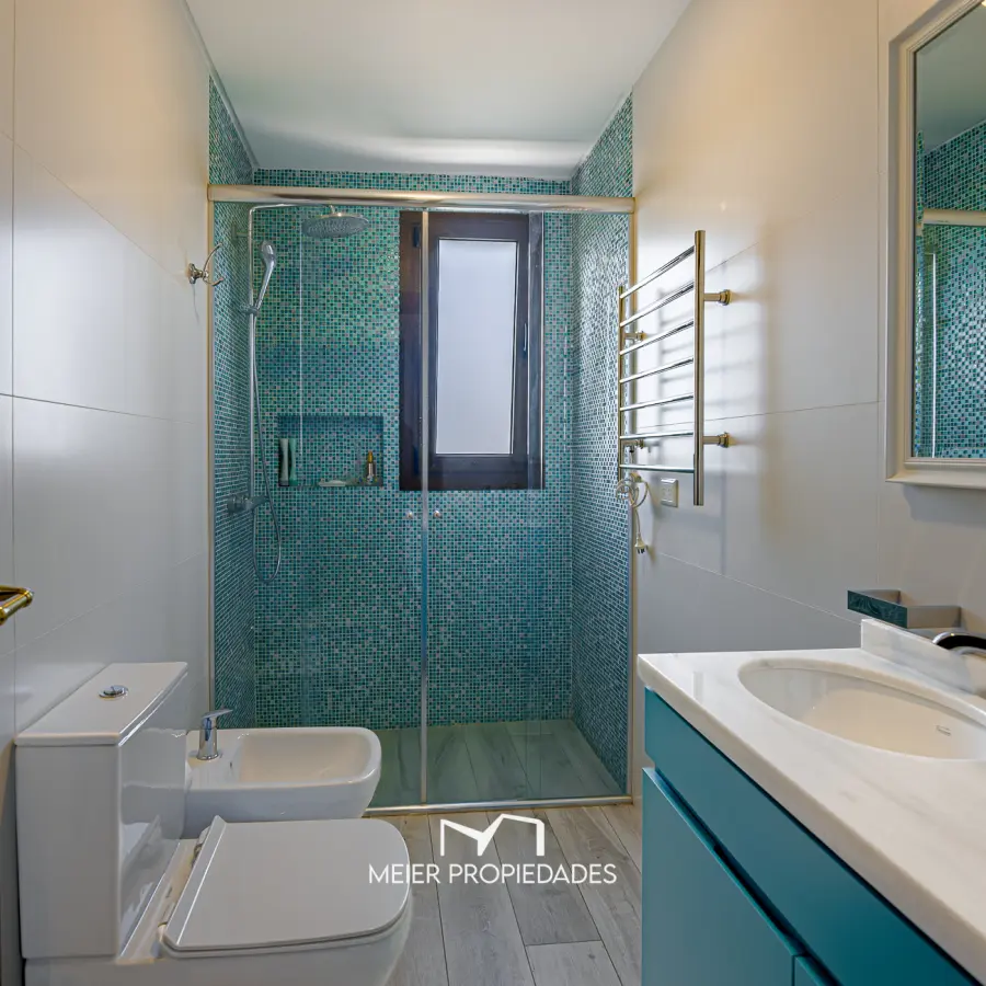 Imponente casa de 440 m² en 3 niveles, 5 Habitaciones en suite y piscina climatizada en Terralagos. - Imagen 18