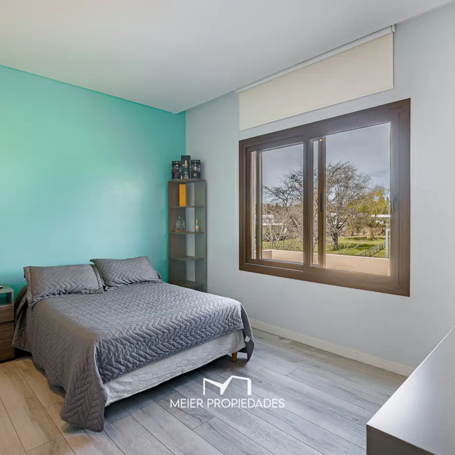 Imponente casa de 440 m² en 3 niveles, 5 Habitaciones en suite y piscina climatizada en Terralagos. - Imagen 19