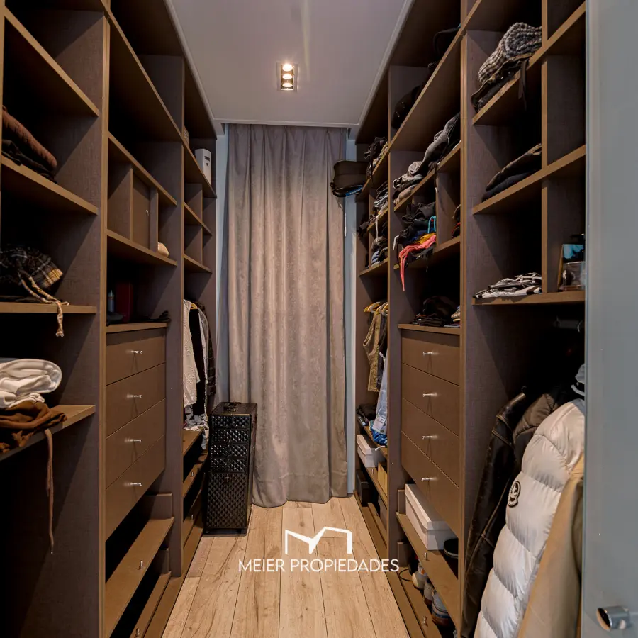 Imponente casa de 440 m² en 3 niveles, 5 Habitaciones en suite y piscina climatizada en Terralagos. - Imagen 21