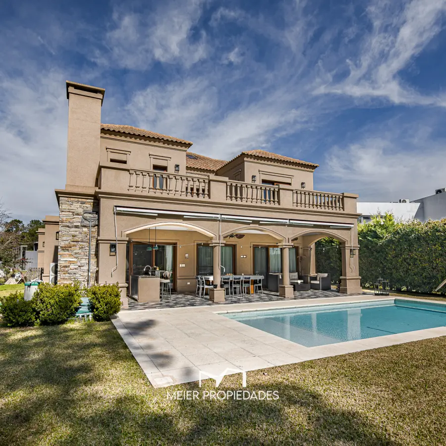 Imponente casa de 440 m² en 3 niveles, 5 Habitaciones en suite y piscina climatizada en Terralagos. - Imagen 27