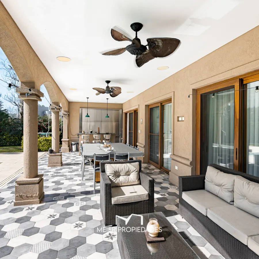 Imponente casa de 440 m² en 3 niveles, 5 Habitaciones en suite y piscina climatizada en Terralagos. - Imagen 32