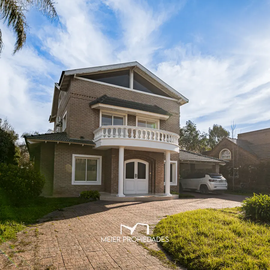 Casa de estilo clásico con 4 dormitorios, quincho, pileta y playroo en El Rocío Canning. - Imagen 2