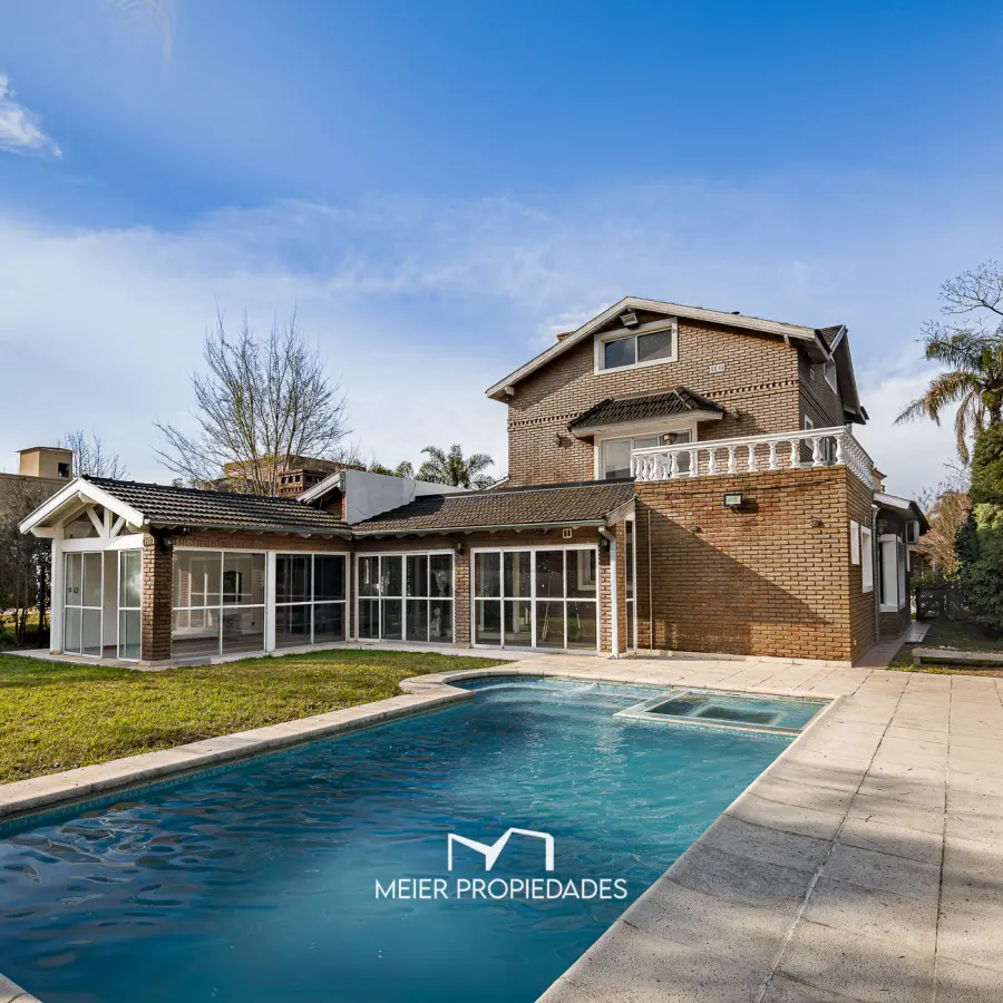 Casa de estilo clásico con 4 dormitorios, quincho, pileta y playroo en El Rocío Canning. - Imagen 3