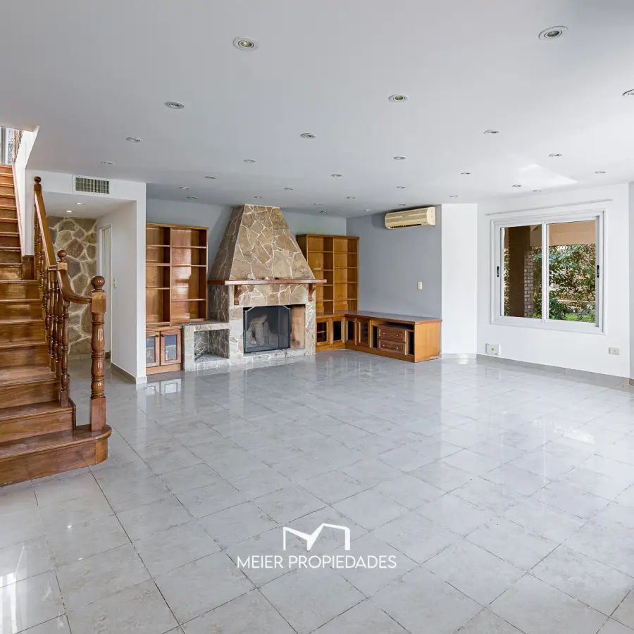 Casa de estilo clásico con 4 dormitorios, quincho, pileta y playroo en El Rocío Canning. - Imagen 5