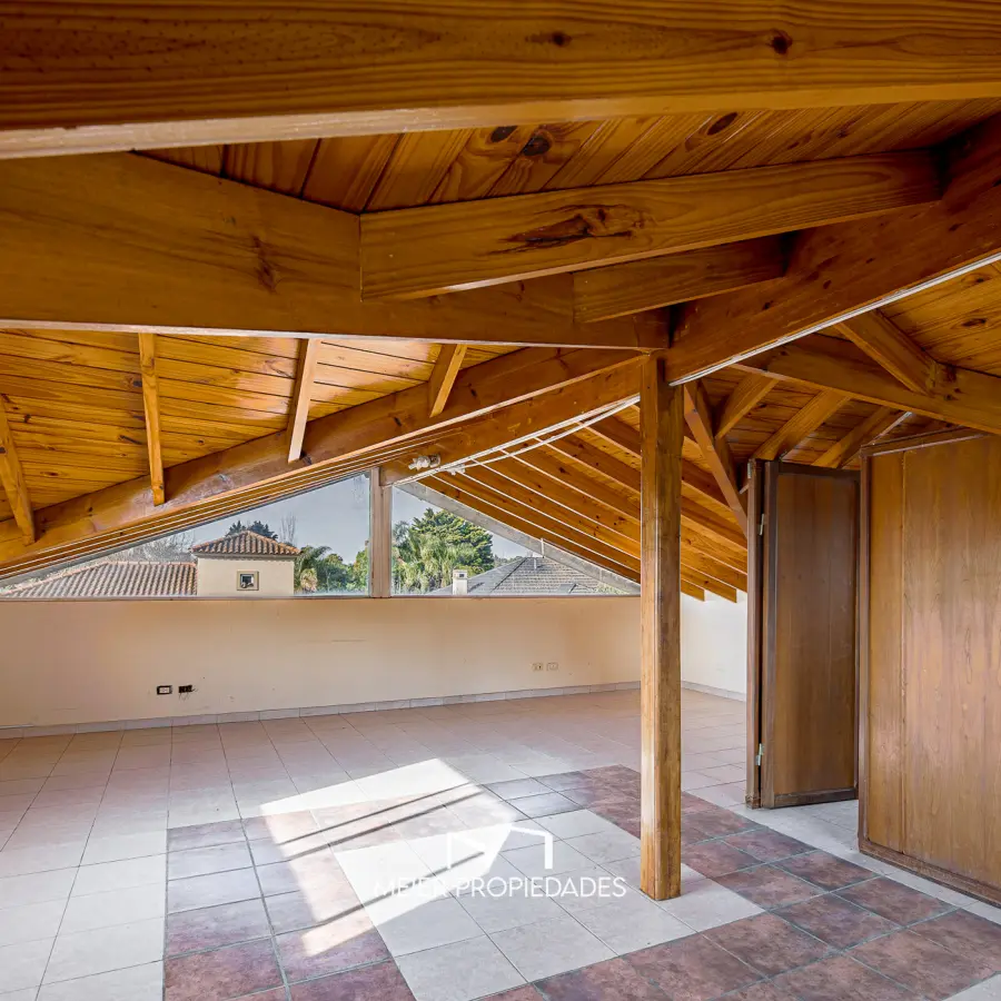 Casa de estilo clásico con 4 dormitorios, quincho, pileta y playroo en El Rocío Canning. - Imagen 8
