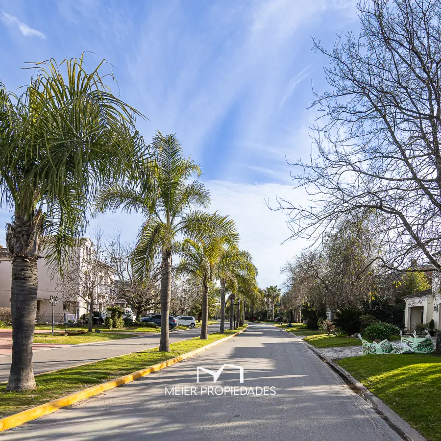 Casa de estilo clásico con 4 dormitorios, quincho, pileta y playroo en El Rocío Canning. - Imagen 12