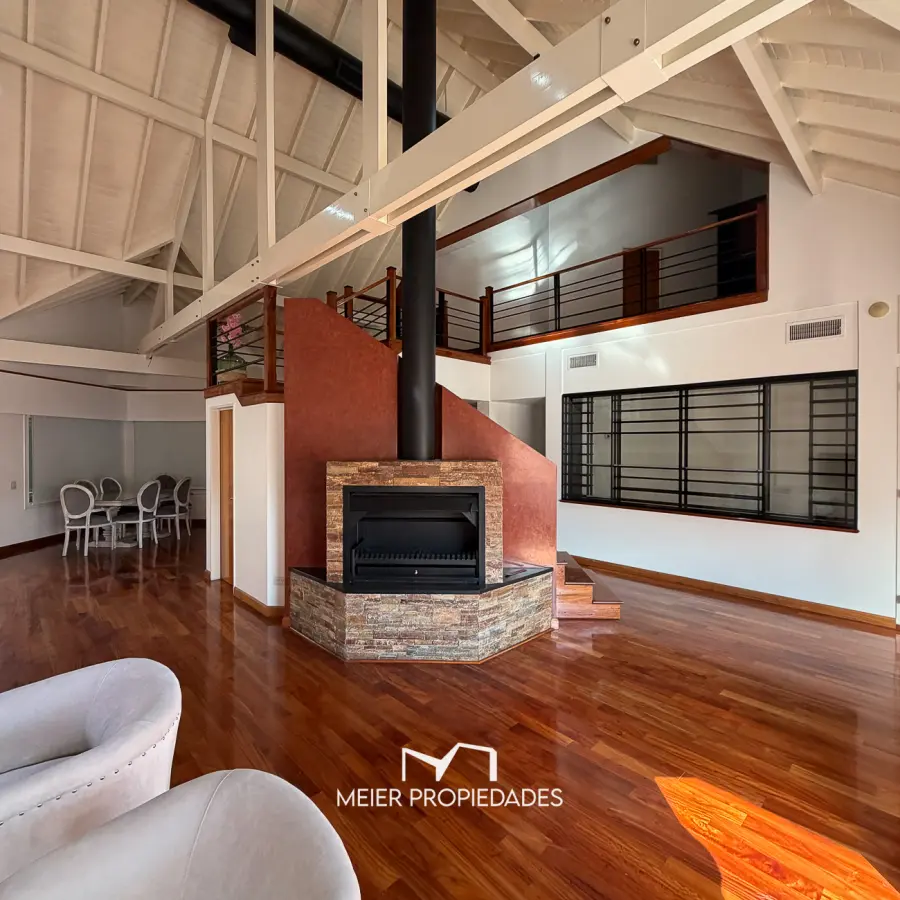 Casa de categoría de 475 m² con gran parque, pileta climatizada y quincho independiente – Ramos Mejía - Imagen 11