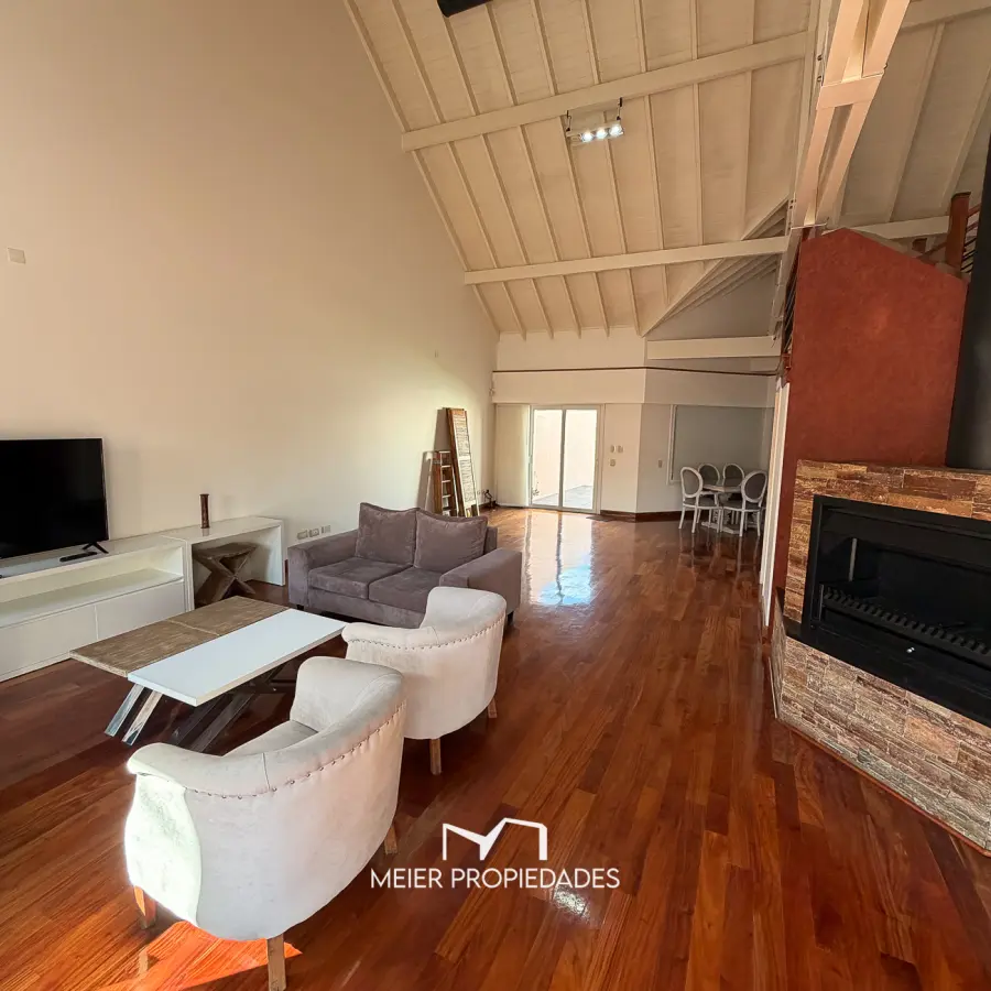 Casa de categoría de 475 m² con gran parque, pileta climatizada y quincho independiente – Ramos Mejía - Imagen 12