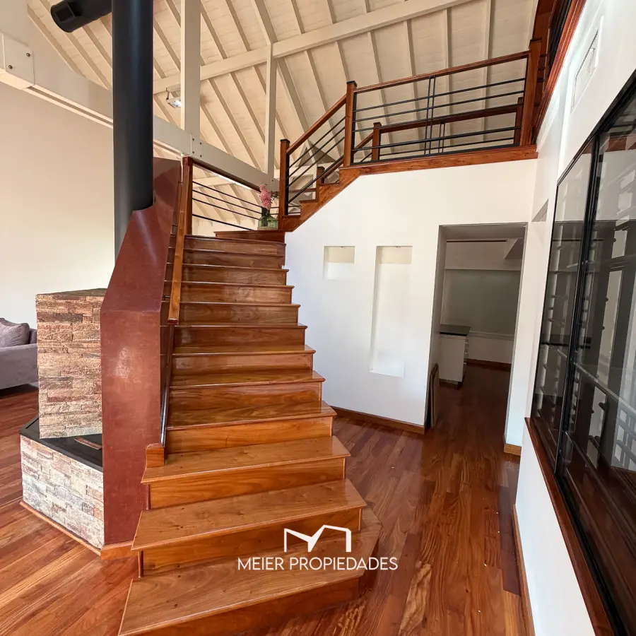Casa de categoría de 475 m² con gran parque, pileta climatizada y quincho independiente – Ramos Mejía - Imagen 13