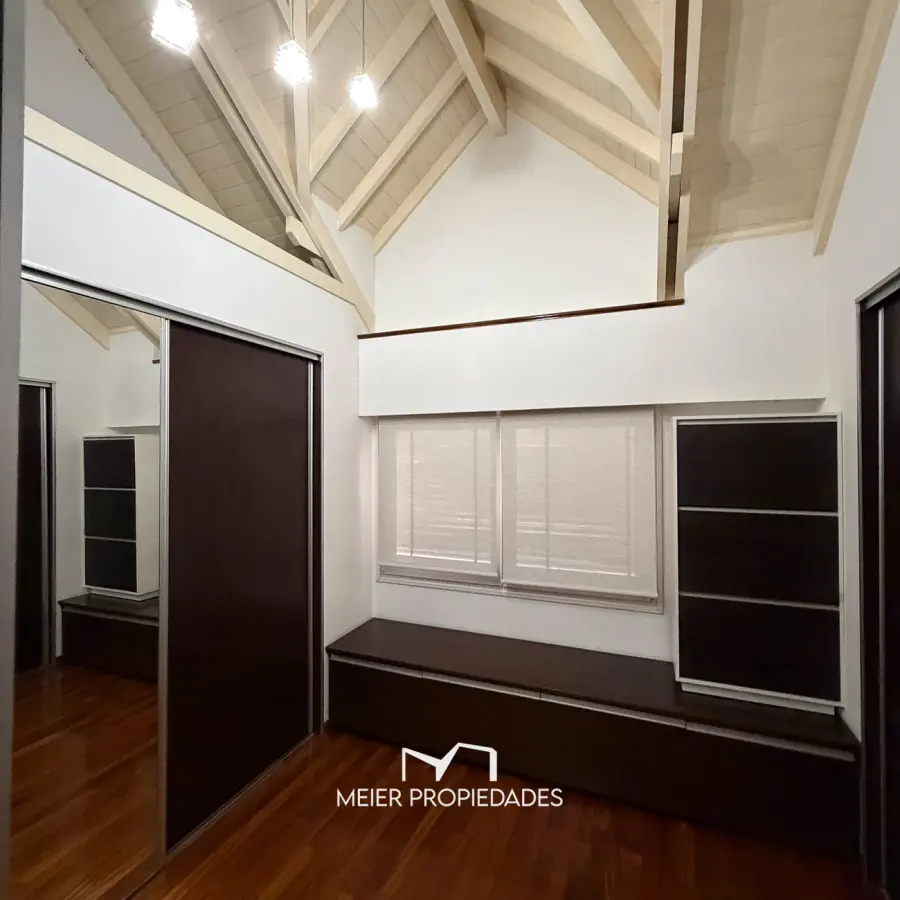 Casa de categoría de 475 m² con gran parque, pileta climatizada y quincho independiente – Ramos Mejía - Imagen 15
